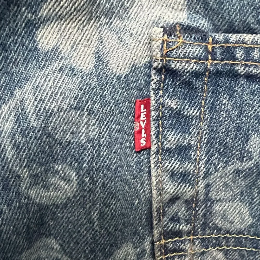 Levis this listing